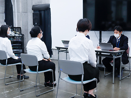 キャリアデザイン授業で模擬面接をおこないました