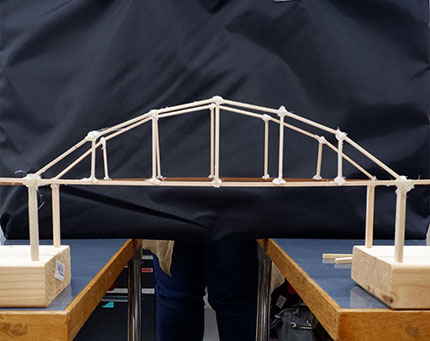 隅田川の橋、下から見るか？横から見るか？