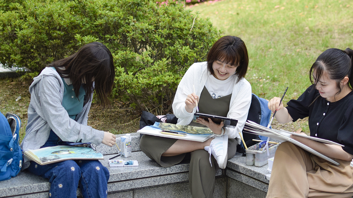 1年生のスケッチ大会を開催